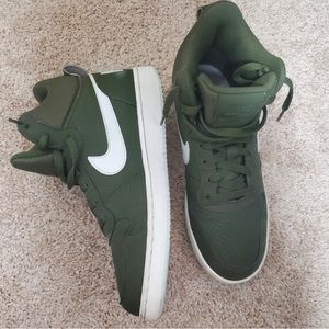 Size 9 Nike Court Borough